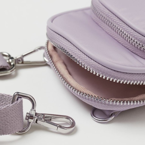 3/$20 - H&M-Purple Smart phone zipper bag - Picture 2 of 5